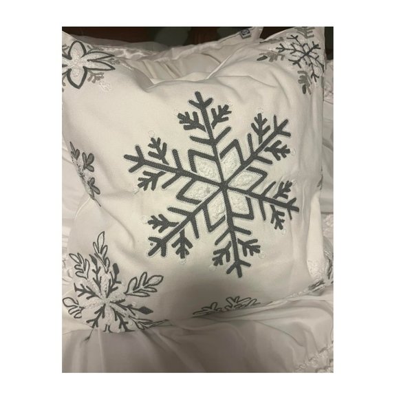 Snowflake Christmas Pillow Covers Set Decorative Case Accent Holiday Xmas Decor - Picture 8 of 10